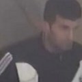 Policija traga za muškarcem koji je pred majkom sa detetom radio gnusne stvari: "Želimo da razgovaramo s njim"
