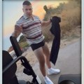 (Video) Sloba Radanović se skinuo u gaće, Jelena ga snimala dok se presvlači pored puta i napravila pometnju na mrežama