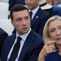 Trebalo je da bude mlado i fotogenično lice stranke, a sada je zbog skandala postao omča oko vrata za Marin le Pen: Bura u…