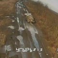 Ruski dronovi satiru na prvoj liniji fronta: Švedski tenk „Stridsvagn 122“ leti u vazduh sa sve posadom (VIDEO)