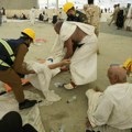 Tokom hodočašća u Meki umrlo 14 osoba, 17 nestalo: Visoke temperature tokom najvećeg masovnog okupljanja na svetu odnose…