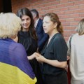 Šok scena u palati pravde Mirjana Karanović na suđenje došla ogrnuta zastavom Ukrajine