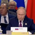 Skandal na samitu BRIKS! Lavrov psuje sebi u bradu tokom Putinovog govora (video)