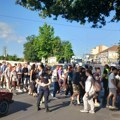 Kragujevčani ne žele da se tuku međusobno – Policija uklonila barikade, građani tiho opstruišu saobraćaj