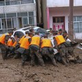 "Kamenje veličine kreveta": Poplave u kineskoj provinciji Gansu odnele najmanje 13 života, 30 osoba nestalo
