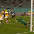 Tragikomičan autogol igrača Brava (VIDEO)