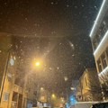 Sneg izazvao probleme na putevima širom Srbije, pojedine opštine bez struje i telefona