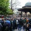 Sahrana Halida Bešlića: Ljudi ga nosili s ruke na ruku, na sanduku posebno obeležje