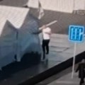 Pogledajte trenutak pucnjave ispred Skupštine Srbije