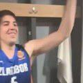 Pojavio se snimak slavlja košarkaša Zlatibora iz svlačionice: Slika Duleta Vujoševića i pesma posvećena Zvezdi