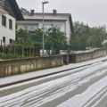 Olujno nevreme u regionu: Grad i vetar napravili haos u Gradiški, Prijedoru i Kozarskoj Dubici, na Sljemenu pao sneg