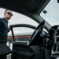 Na velikim parkinzima u Grčkoj vreba sve više lopova Turisti na meti, u automobilima ništa ne ostavljajte! Ovo je broj jedan…