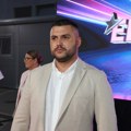 „SRAMOTA ME JE ŠTA MOJI RODITELJI RADE!“ Asmin Durdžić POBESNEO zbog emotivnog susreta Stanije i njegove porodice: „Grlite se…