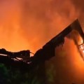 Izgoreo krov porodične kuće u Zmajevu (VIDEO)