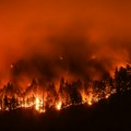 (VIDEO) Veliki požar u Trogiru, ugrožene i kuće