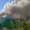 Veliki požar u Dalmaciji: Čule se i eksplozije, kupci bežali da spasu živu glavu (video)