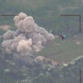 (Video) Zastrašujući snimak ruskog napada na ukrajince: U razornom udaru "Iskandera" na vojni kamp ubijeno 70 pripadnika…