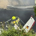 Avion se srušio na stambenu zgradu - u toku je velika operacija spasavanja FOTO