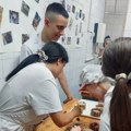 Budući poslastičari iz Leskovca pripremili torte za humanitarne ustanove