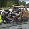 Naglo zakočio pred policijom, vozilo ih otpozadi silovito udarilo: Detalji nesreće u kojoj je izgorela Srpkinja