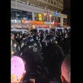 Rajsnerova završila s modricama: Policija udarila na blokadere u Berlinu (video)