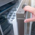 Stavite list papira u vrata frižidera: Trik koji odmah otkriva gde vam beži novac