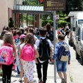 Povratak u školske klupe i bezbednost u saobraćaju: Na šta vozači i roditelji treba da obrate pažnju od 1. septembra