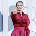 Italijanska glumica šokirala sve na crvenom tepihu: Izvadila karmin, išarala lice, pa poslala snažnu poruku