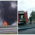 Vatra guta automobil na auto-putu kod Novog Sada: Vatrogasne ekipe na terenu VIDEO