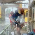 Duvalo 130: Km/h Prva tropska oluja na Filipinima ove godine: Stradalo sedmoro ljudi, zatvoreni aerodromi (foto)