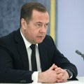 Medvedev najavljuje totalno uništenje: "Zgazićemo reptila"