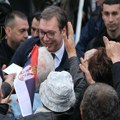 VIDEO: Penzioner sa invaliditetom pokušao da vodi dijalog s Vučićem