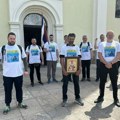 Svaka čast, humani ljudi! Hodočasnici iz Čačka koračali su 35 kilometara za korake petorice obolelih dečaka (foto)