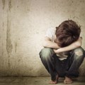 Grupa građana pretukla pedofila! Policija demantuje da je pisao devojčici (14)