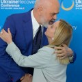 Прешло му у навику: Албански премијер Рама поново клечао пред Ђорђом Мелони