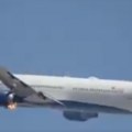 Avion u plamenu, gori nebo! Uzbuna na letu, piloti proglasili vanredno stanje, usnimljen prizor od kog ćete se naježiti…