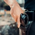 PSG: Policajac u sudnici zastrašivao Radivoja Jovovića držeći ruku na pištolju, podneta krivična prijava