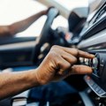 Točkići i dugmići se vraćaju u automobile na olakšanje mnogih: Ovi poznati brendovi su prvi