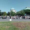 Građani u nepreglednoj koloni čekaju da se poklone Časnom pojasu Presvete Bogorodice