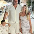 Poznati rijaliti par živi svoju bajku: Porodica uživa u šetnji na letovanju, objavili zajedničku sliku