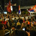 Koliko je bilo ljudi na dočeku studenata biciklista u Nišu, a koliko pristalica SNS na paralelnom skupu u istom gradu?