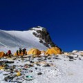 Планинарење и животна средина: Пењање на Монт Еверест? Може, ако покупите властити измет