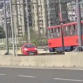 Novi snimak bahate vožnje u Beogradu: Kako je ovo uspeo i zašto? (VIDEO)