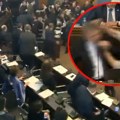 Opšta tuča u parlamentu: Pesnica u glavu, a onda okršaj kakav nije dugo viđen (video)