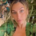 (Video) Anđela Jovanović pokazala trudnički stomak: Glumica se snimila u kupaćem iz svakog ugla, a na licu nema ni trunku…