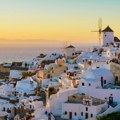 Grčka planira uvođenje taksi kako bi smanjila masovni turizam na ostrvima! Ko hoće na Santorini i Mikonos mora da plati 20…