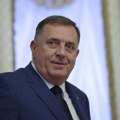 Dodik nije hteo da ustane dok je sutkinja ulazila u sudnicu