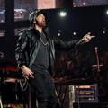 Eminem se pesmom oprostio od majke: "J*bi se Debi" VIDEO