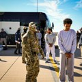 "Najgori od najgorih":Američki avion s ilegalnim migrantima stigao u Gvantanamo (video, foto)