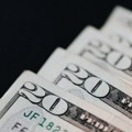 Dolar potonuo na najniže razine u više od tri godine